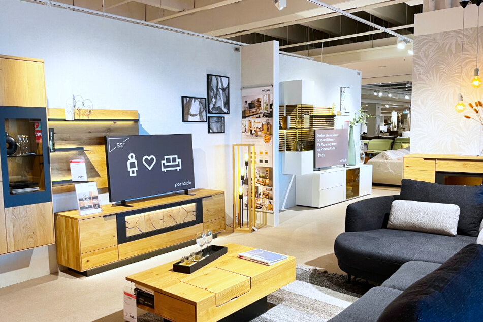 porta Aachen senkt für kurze Zeit massiv die Preise, u. a. auf moderne Wohnzimmer-Möbel.
