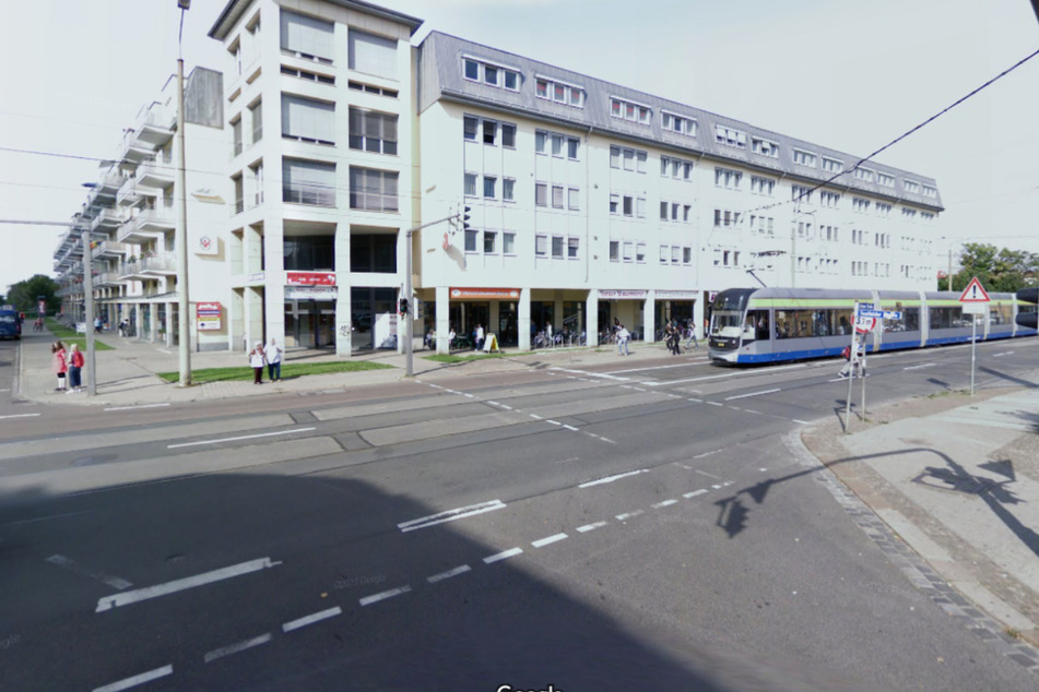 Bei einem Unfall auf der Lützner Straße in Leipzig ist ein 16 Jahre altes Mädchen am Dienstagnachmittag schwer verletzt worden.