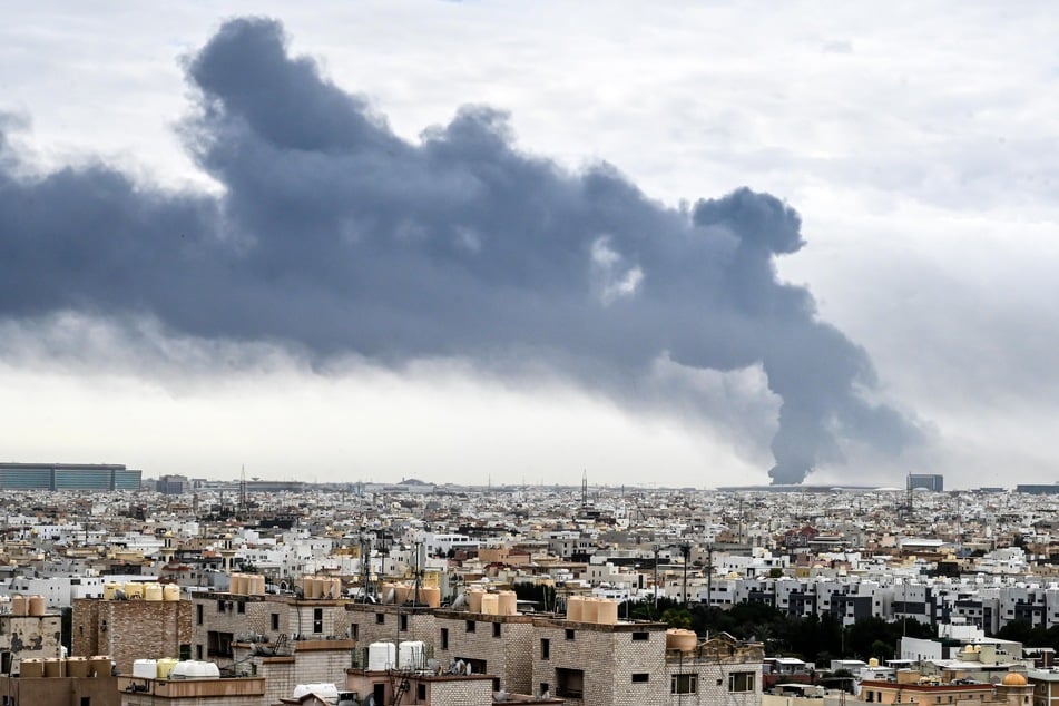 Rauchschwaden steigen nach einem Angriff auf Kuwait hoch.