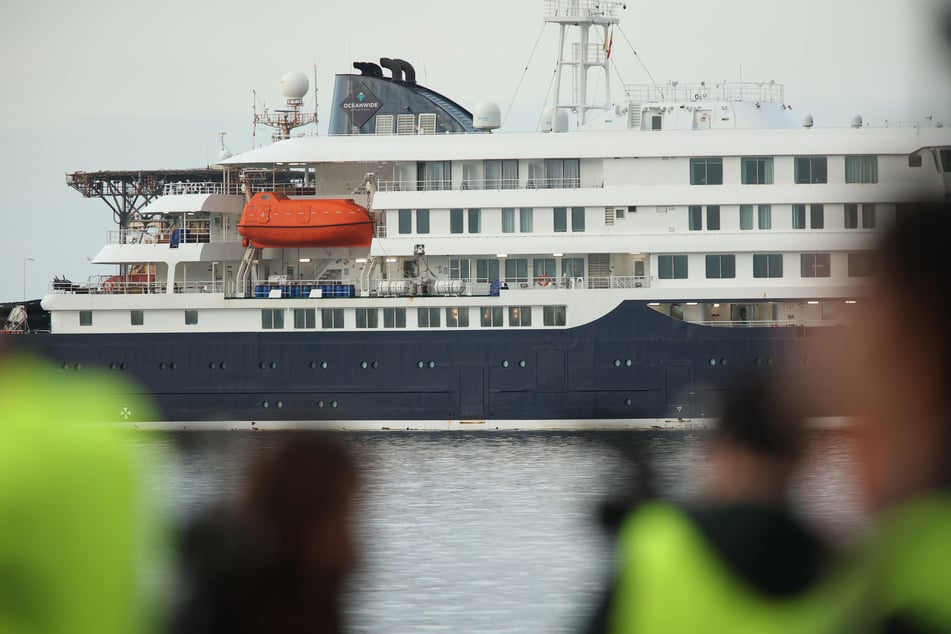 Das Kreuzfahrtschiff MV "Hondius" vor Teneriffa: Bisher starben drei Passagiere am Hantavirus.