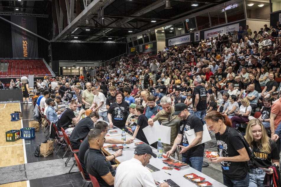 Rund 2500 Fans kamen zum Saisonabschluss am Sonntag in die Messe Chemnitz.