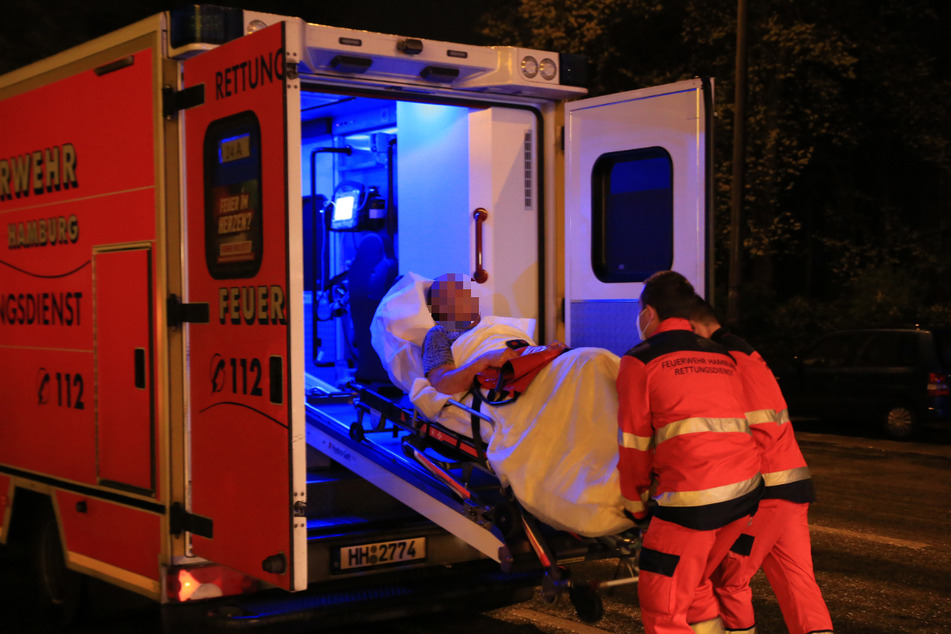 Der Rettungsdienst brachte den Verletzten in eine Klinik.