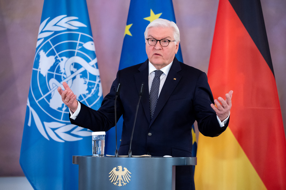 Bundespräsident Frank-Walter Steinmeier (65), hat die reicheren Nationen dazu aufgerufen, von ihren Corona-Impfstoffmengen etwas an ärmere Länder abzugeben.