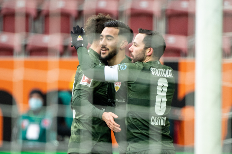 Gonzalo Castro (r.) und Mateo Klimowicz (l.) bejubeln den Treffer von Nicolas Gonzalez zum 1:0 für den VfB.