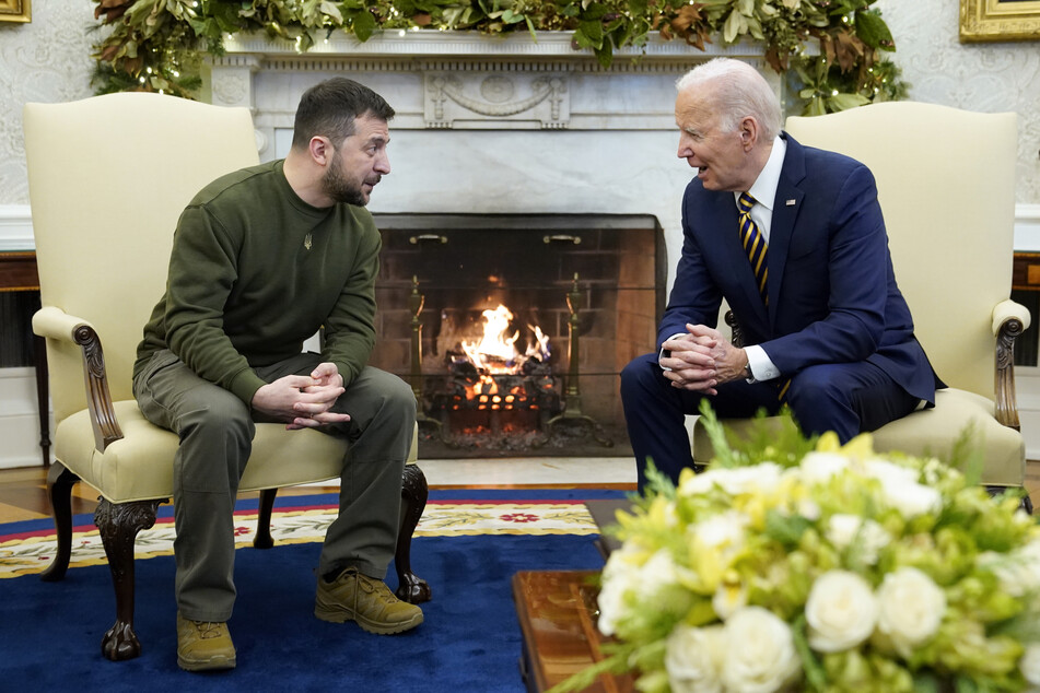 Deer ukrainische Präsident Wolodymyr Selenskyj (l.) besucht aktuell US-Präsident Joe Biden im Weißen Haus.