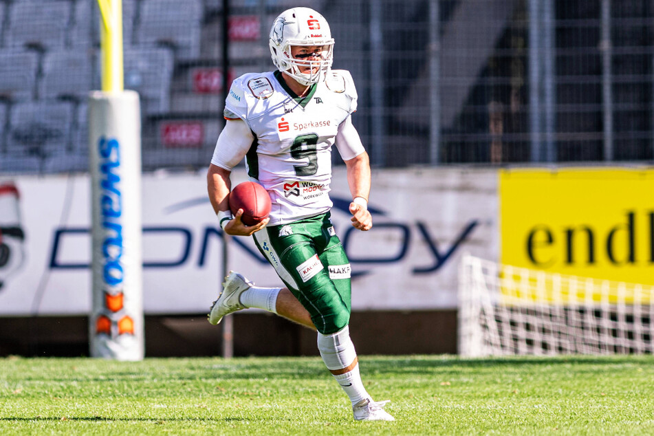 Quarterback Alexander Haupert mit dem Ball im Arm. Ein Ausfall des Passgebers der deutschen Nationalmannschaft würde die Einhörner hart treffen.