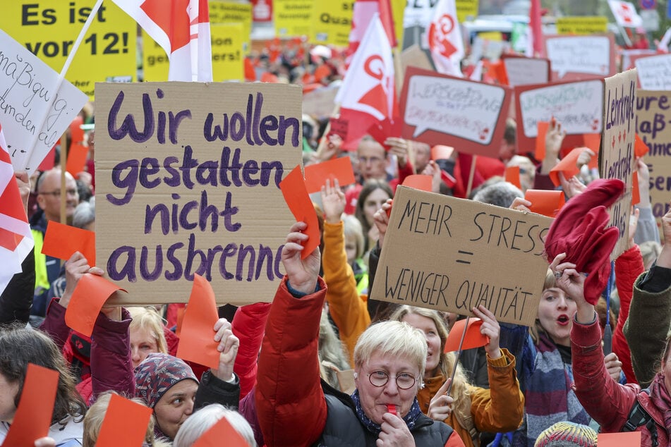 Die Bildungsgewerkschaft GEW, der Sächsische Lehrerverband sowie der Beamtenbund rufen zu den Warnstreiks auf. (Archiv)