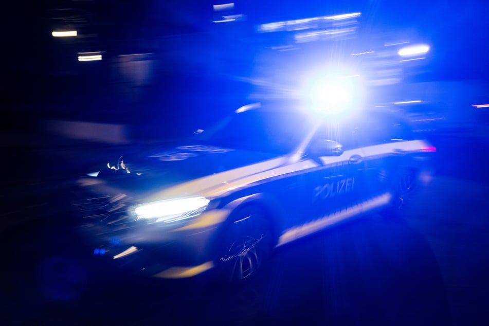 Die Verkehrspolizei Rosenheim ermittelt nach einem Unfall auf der A8. (Symbolbild)