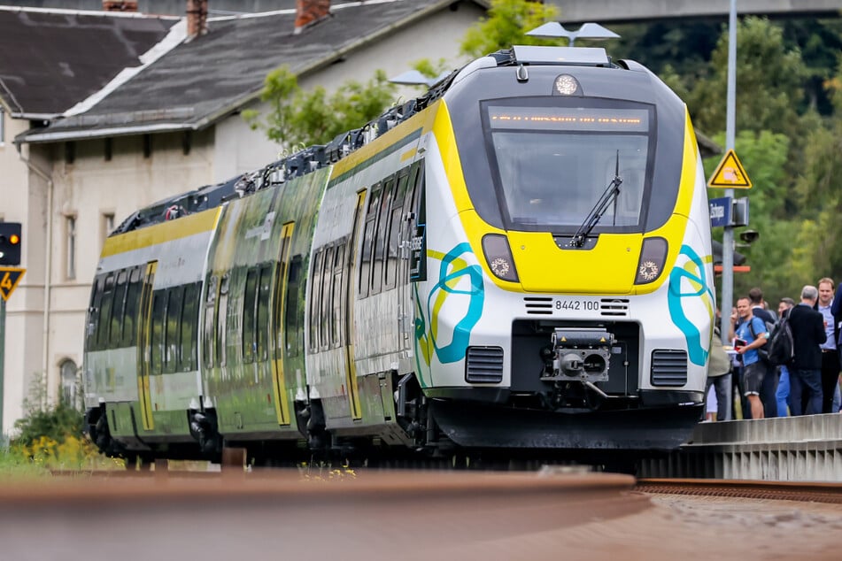 Bahnstrecke Leipzig-Chemnitz: Nächster Schritt für die Elektrifizierung ist getan