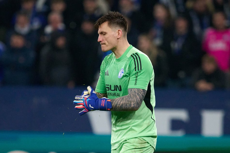 Schlussmann Kevin Müller (35) bleibt Schalke 04 weiter erhalten.