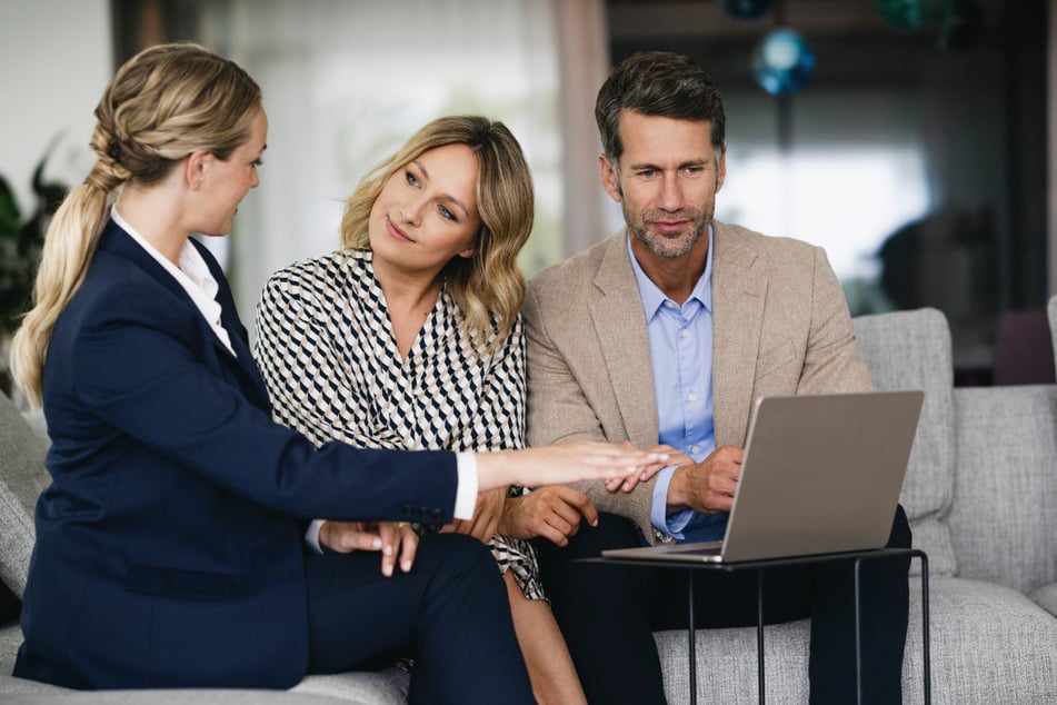 Das Team VON POLL IMMOBILIEN hilft gern beim Verkauf.