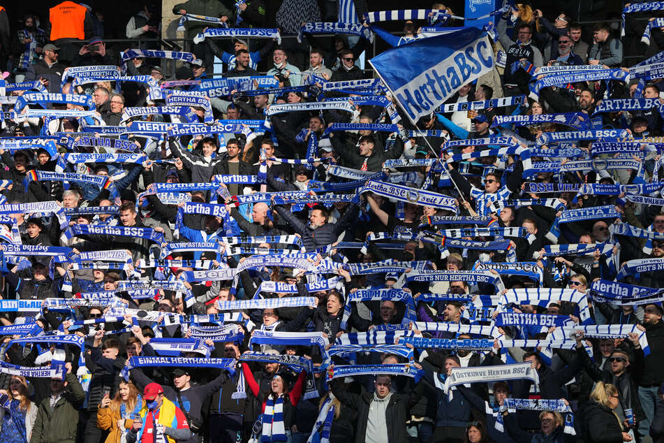 Die Fans von Hertha BSC müssen sich ranhalten, wenn das Olympiastadion gegen den 1. FC Union Berlin in blau-weißer Hand sein soll.