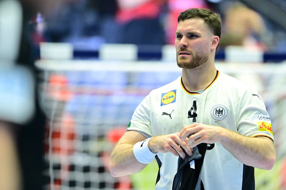 Handball-EM live: Er bekam Rot! Entscheidung um DHB-Kapitän Golla gefallen