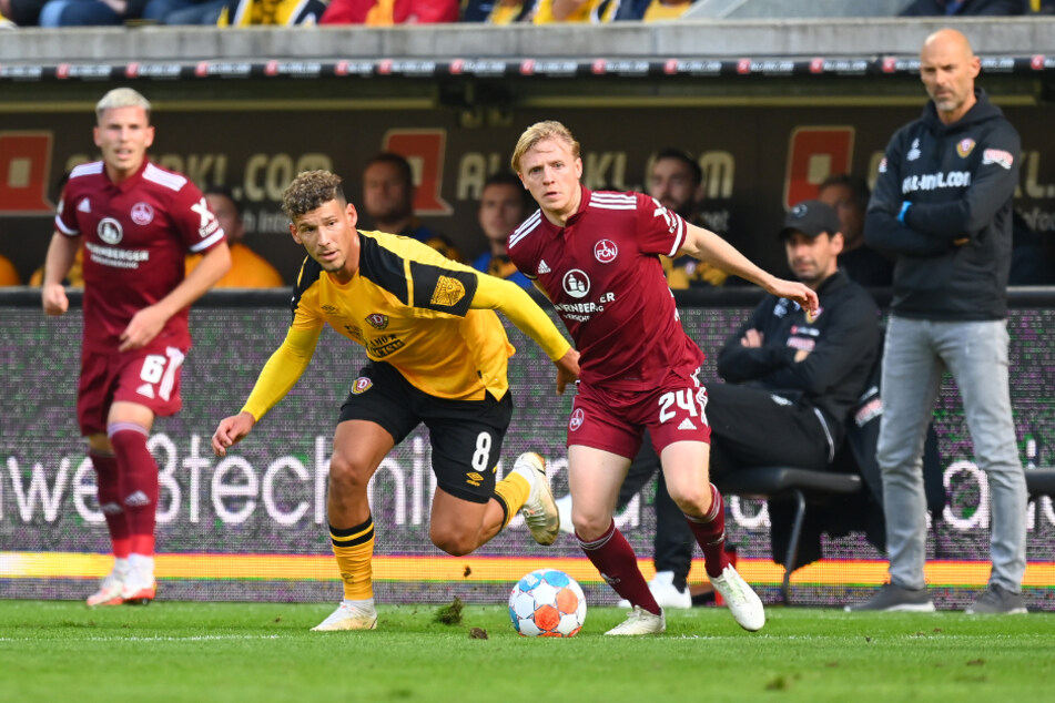 Heinz Mörschel (24, 2.v.l., gegen Mats Möller Daehli (26)), blieb gegen Nürnberg im linken Mittelfeld erneut weit unter seinen Möglichkeiten.