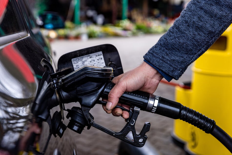 Die 12-Uhr-Regel sollte die Preise an der Tankstelle transparenter machen. Eigentlich.