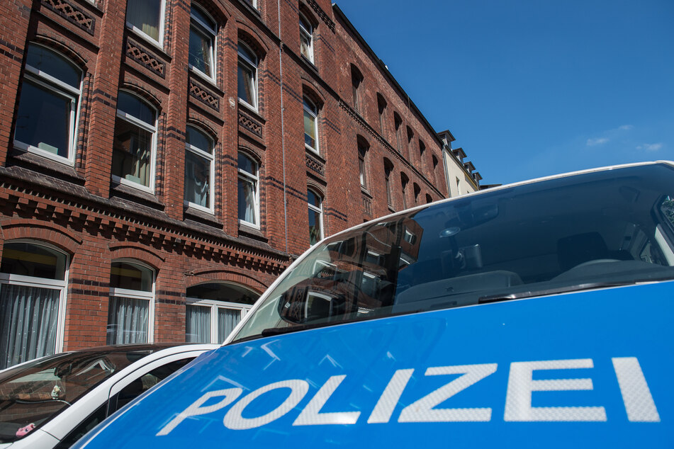 Die Polizei sucht nun Zeugen, da viele Aspekte der Tat unklar sind. (Symbolbild)