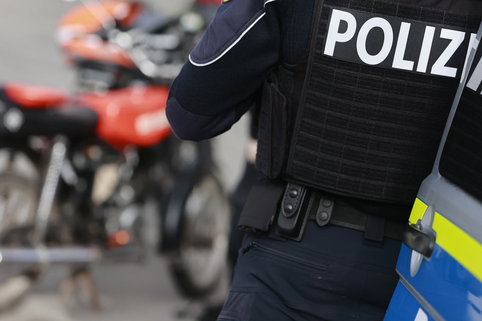 Die Kölner Polizei beschlagnahmte die Maschinen und Führerscheine der vier jungen Motorradfahrer. (Symbolbild)