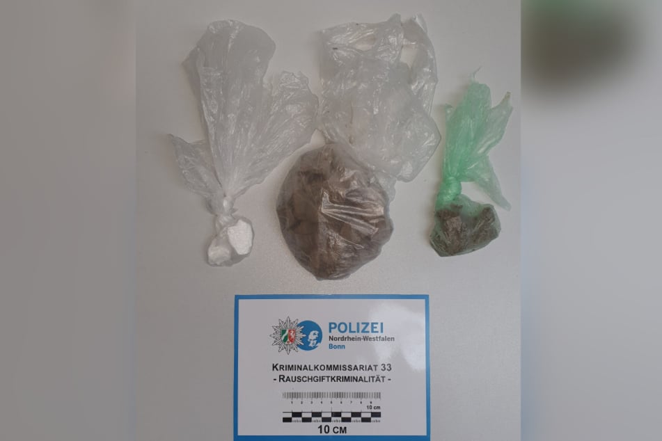 Die Bonner Polizei fand Heroin und Kokain im Verbandskasten eines Autofahrers.