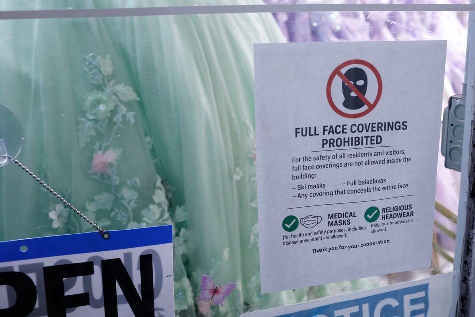 Businesses in Chicago's Little Village neighborhood are withering as migrants – regardless of their citizenship status – fear ICE raids.