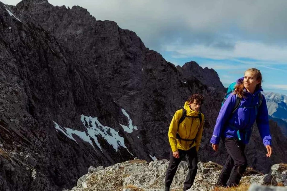 Diese Dinge sollte jeder im Kleiderschrank haben, der gern wandert