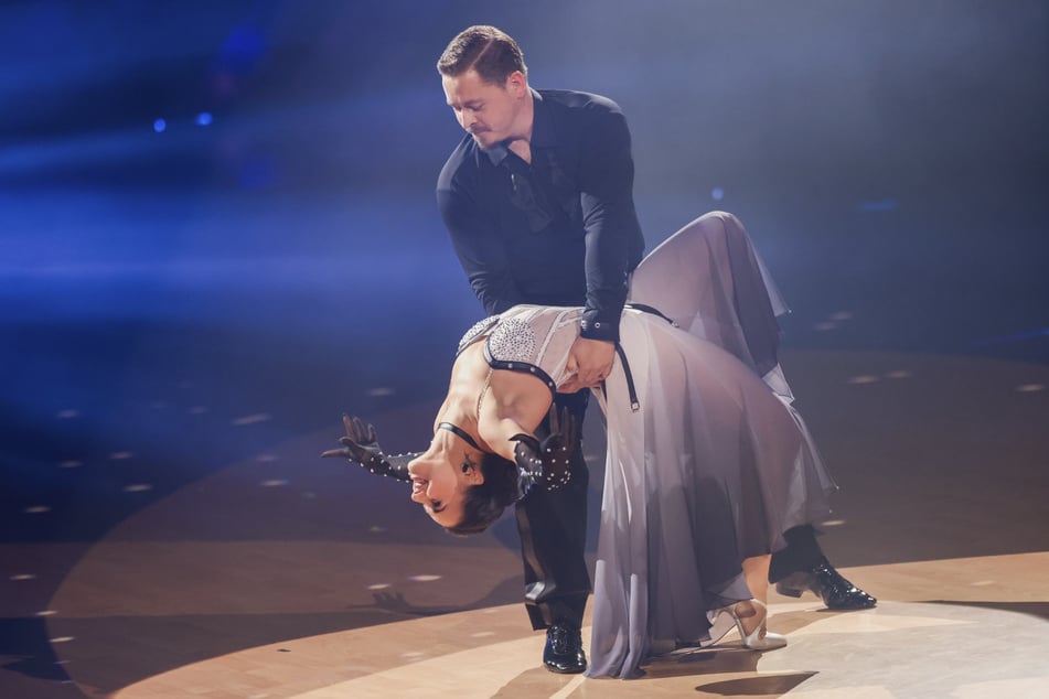 Tokio-Hotel-Schlagzeuger Gustav Schäfer (37) bekam 18 Punkte von der "Let's Dance"-Jury und die Aussicht, dass es für ihn durchaus weit in der Show gehen könnte.