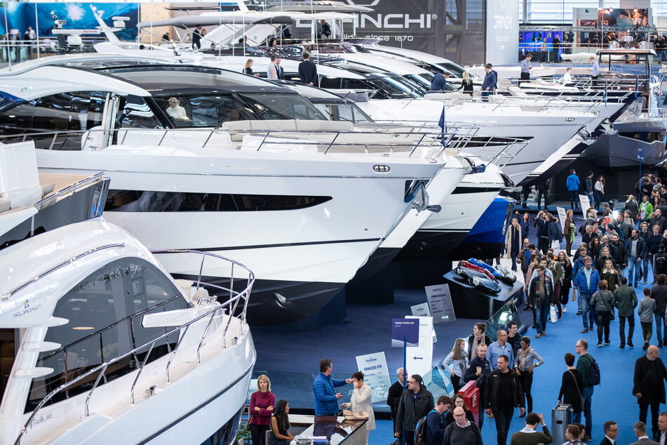 In NRW dürfen im Januar wegen der Omikron-Variante des Coronavirus keine großen Publikumsmessen stattfinden. Auch die Messe Boot in Düsseldorf ist davon betroffen. (Archivbild)