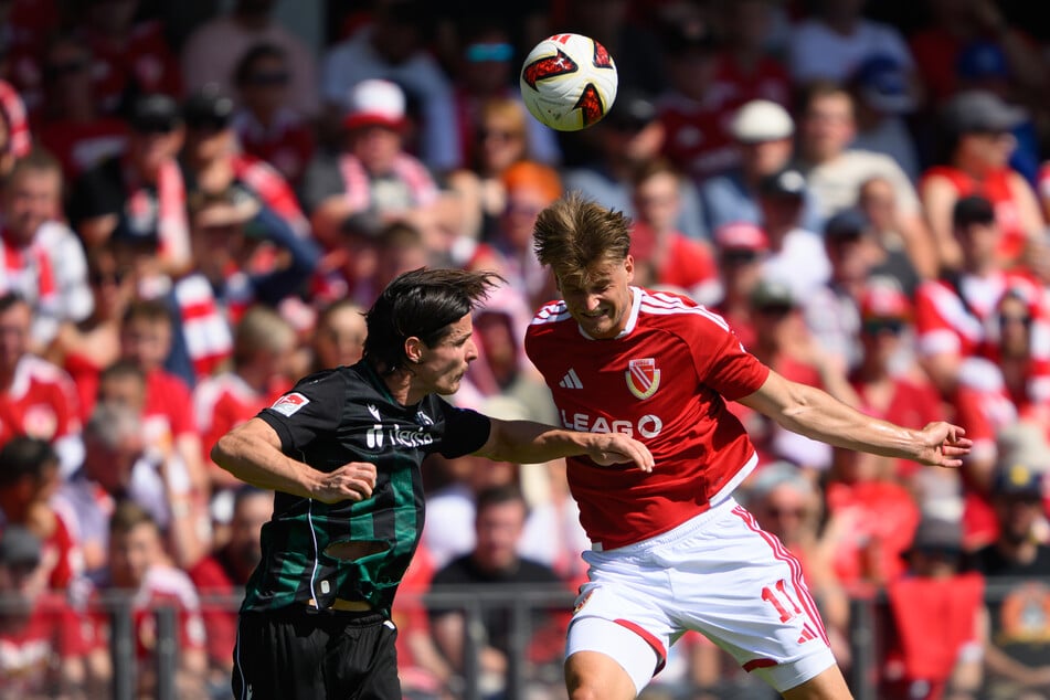 Offensiv-Allrounder Moritz Hannemann (28, r.) zerrte gegen Hannover an den Ketten - und holte unter anderem den Elfmeter raus.