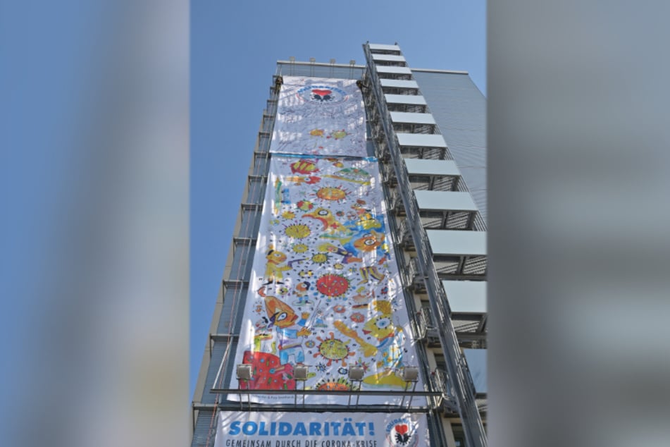 Das Riesenplakat hat eine Gesamtfläche von 200 Quadratmetern.