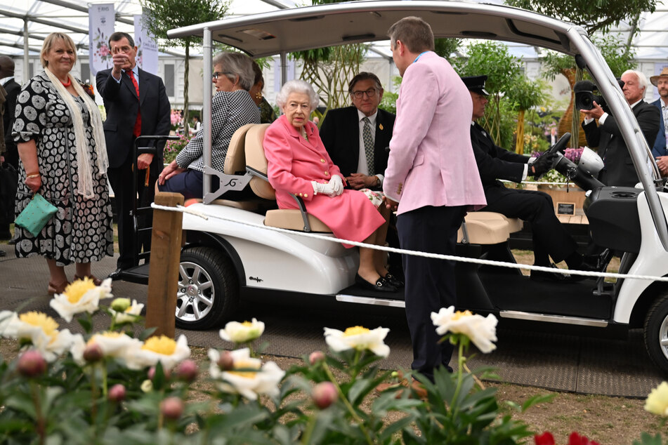 Sie war der treueste Stammgast: Zuletzt besuchte die Monarchin im Mai 2022 die Chelsea Flower Show. Um Kräfte zu sparen, fuhr sie in einem Golf-Buggy.