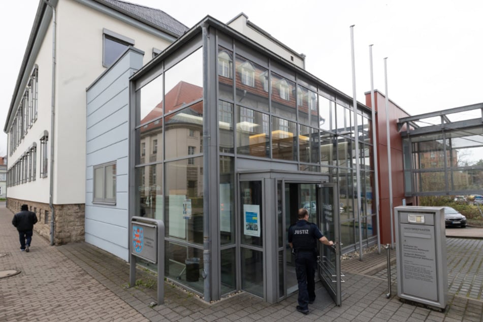 Vor dem Angeklagten liegen noch vier weitere Verhandlungstermine am Landgericht Mühlhausen.