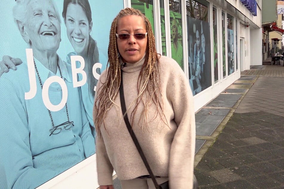 Kann sie dem Jobcenter beweisen, dass sie in London nichts verdient hat?