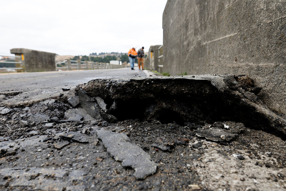 The magnitude 6.4 earthquake that rattled Northern California left a large crack in a bridge in Rio Dell.