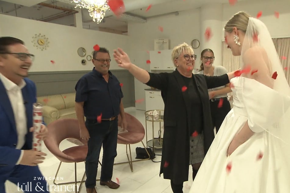 Am Ende fällt die Entscheidung aber doch auf das schlichte Kleid.