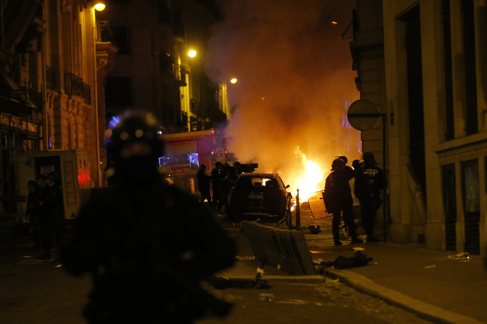 Französische Polizisten nahmen nach der Niederlage von Paris-Saint-Germain zahlreiche Randalierer fest.