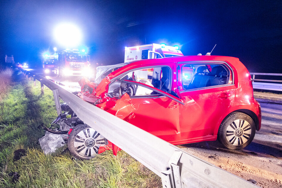 Die Fahrerin des VW Up wurde hingegen so schwer verletzt, dass sie noch an Ort und Stelle verstarb.