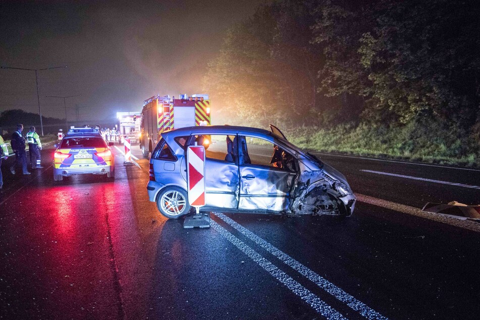 Der Unfallort auf der A1 soll noch bis zum Mittag gesperrt bleiben.