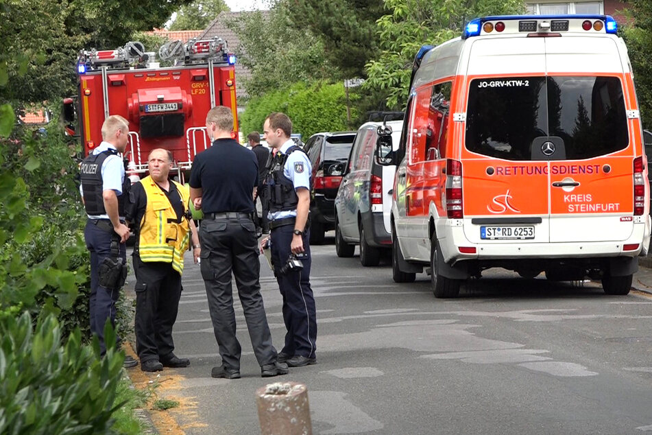 Nach dem Sturz in einen Gartenteich im münsterländischen Greven sind zwei kleine Kinder gestorben.