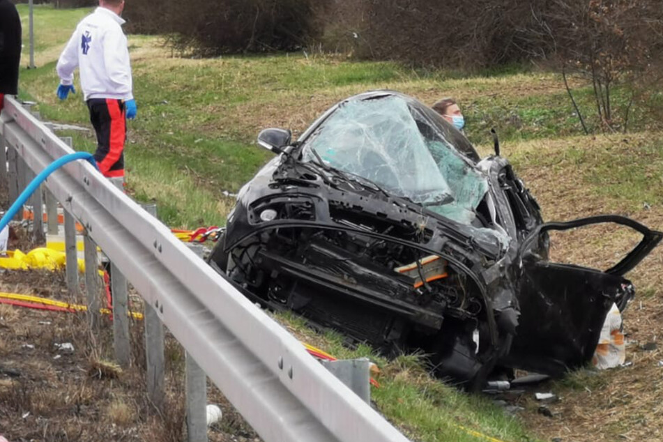 Unfall A14: A14 bei Leipzig nach schlimmem Crash voll gesperrt: Vier Personen verletzt!