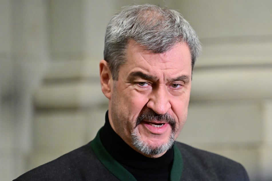Markus Söder (58, CSU) würde an der Hüfte operiert.