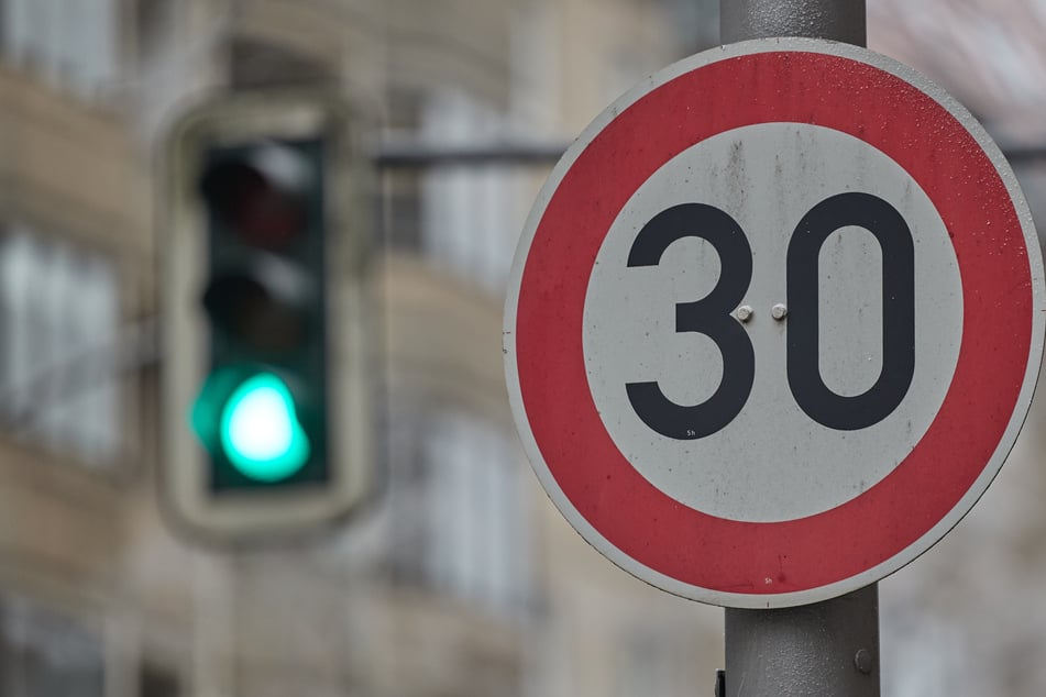 Mit der Maßnahme beabsichtigt die Stadt, den Verkehrslärm in dem Bereich unter die entsprechenden Grenzwerte zu drücken. (Symbolfoto)