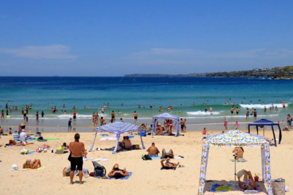 Die 64-jährige Urlauberin war am Montag zum beliebten Strand von Playa del Inglés gekommen, um sich in die Sonne zu legen. (Symbolbild)