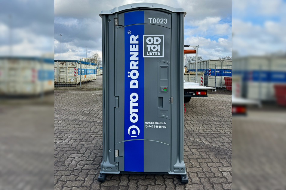 40 dieser mobilen Toiletten werden beim Spiel zwischen St. Pauli und Hansa Rostock aufgestellt. Bleiben sie unversehrt, gibt es 100 Euro pro Stück.