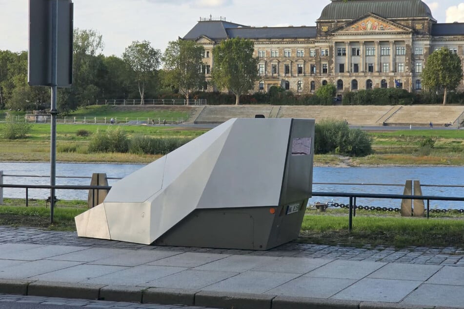 Vorne grün, hinten weiß. Der Superblitzer mit dem Kennzeichen "HWI-VE-159" hat sich optisch ein wenig gewandelt.