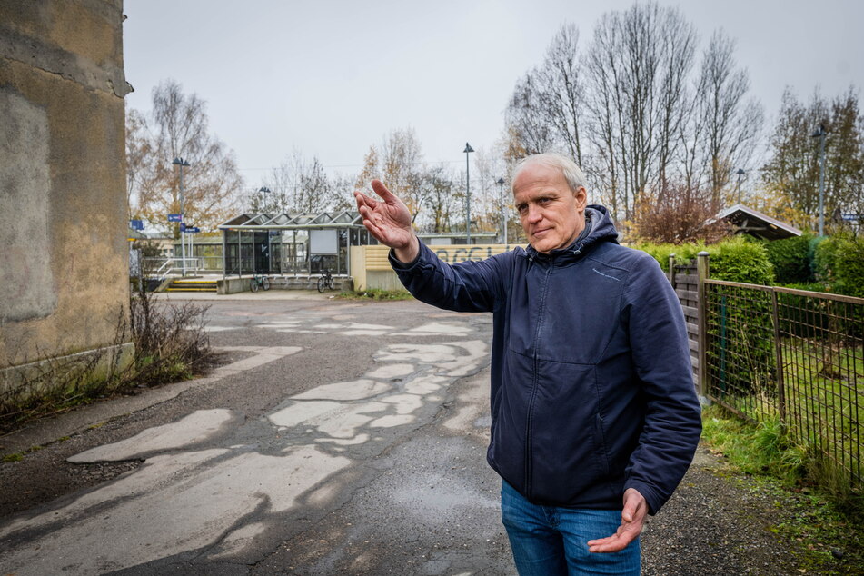 Als Grünaer Ortschaftsrat wollte Bernhard Herrmann (56) dafür sorgen, dass der Zugang zum Bahnhof als öffentlicher Weg gesichert wird.