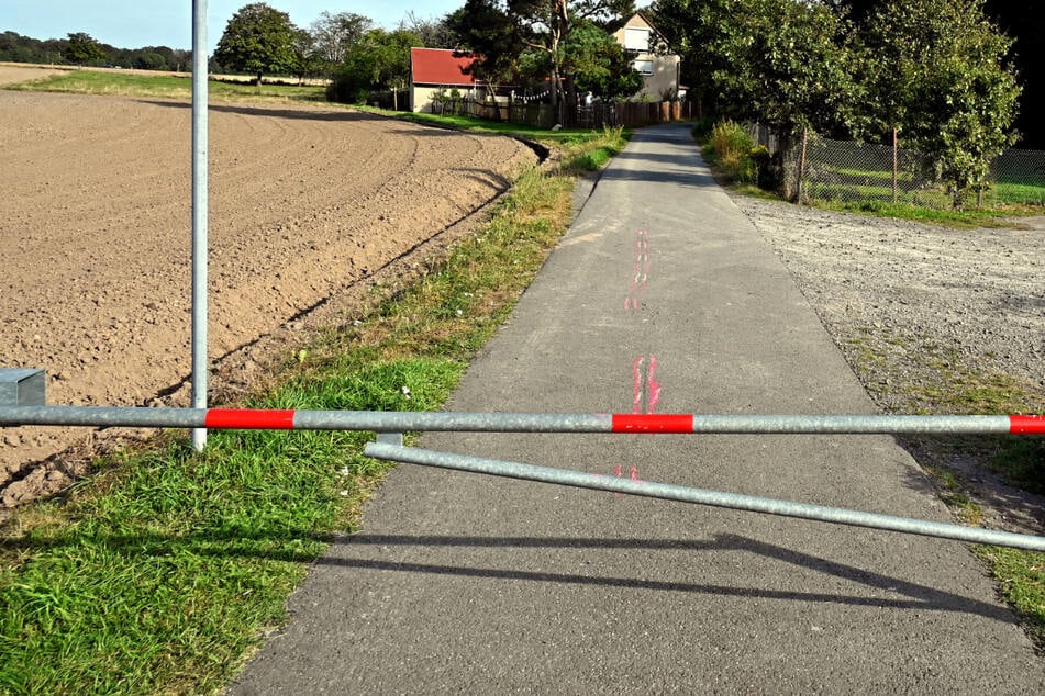 Frau stößt mit E-Bike gegen Schranke und stirbt