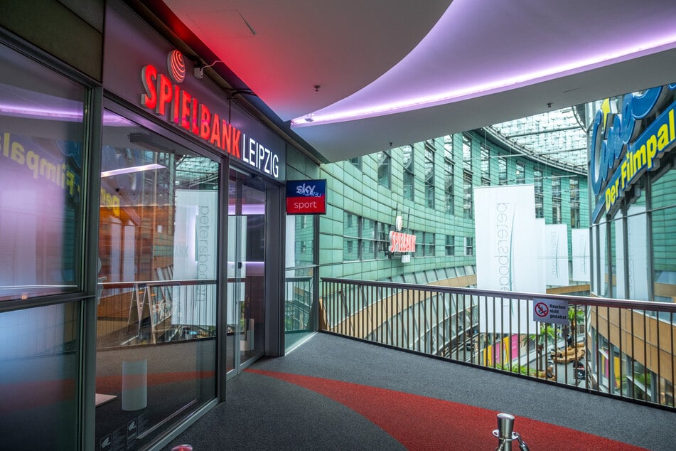 Das Obergeschoss nehmen das CineStar-Kino und eine Spielbank ein.