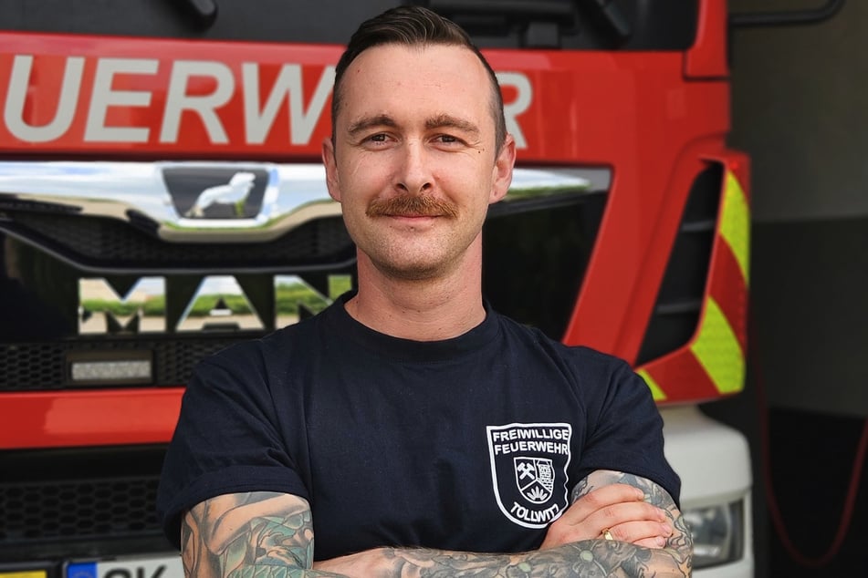 Robin Elze (35) ist bei der Berufsfeuerwehr in Leipzig und engagiert sich zusätzlich ehrenamtlich bei der Freiwilligen Feuerwehr Tollwitz.
