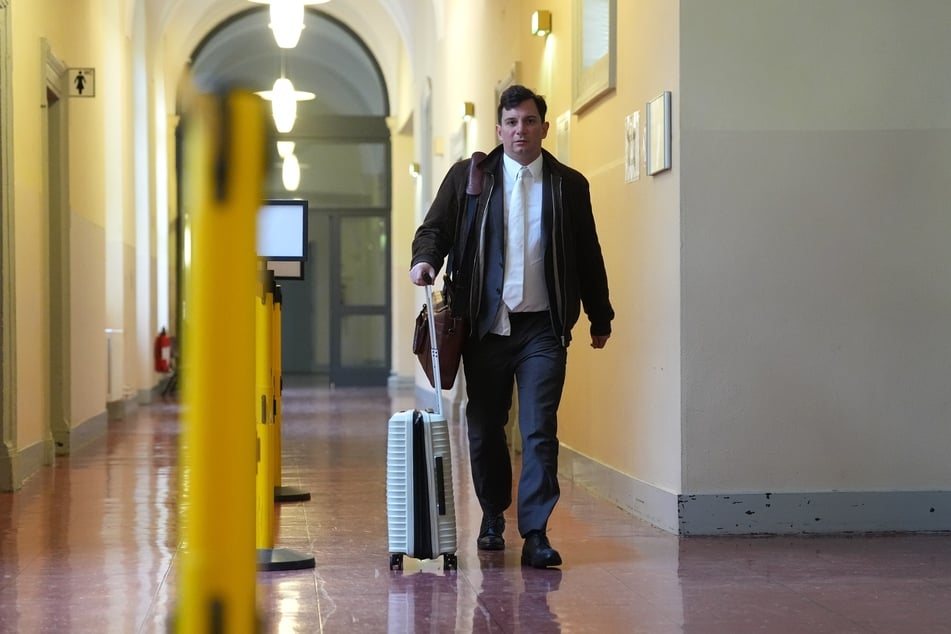 Nebenklagevertreter Philip von der Meden wirft Ingo Bott vor, das Verfahren unnötig in die Länge zu ziehen.