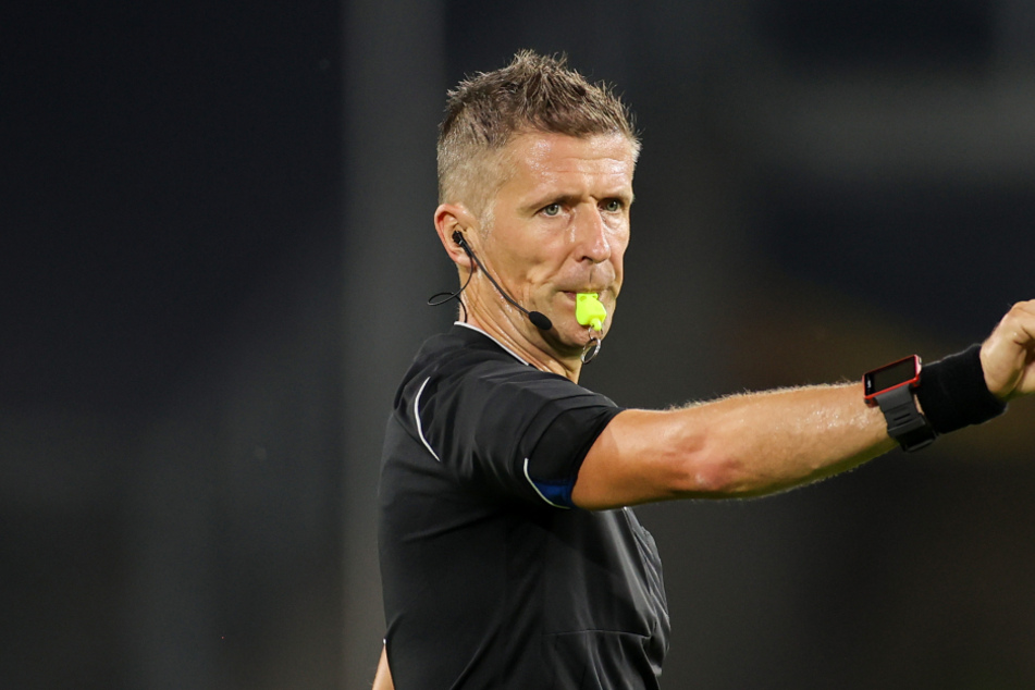 Schiedsrichter Daniele Orsato pfeift das Champions-League-Finale.