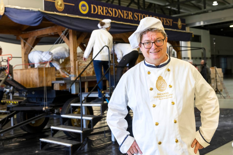 Bäckermeister Karsten Liebscher (52, Weinböhla) ist stolz auf den edlen Koloss.